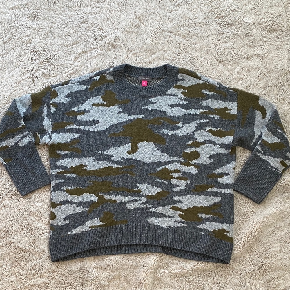 Vince Camuto Women’s Camouflage Camo Pullover Sweater Size Small